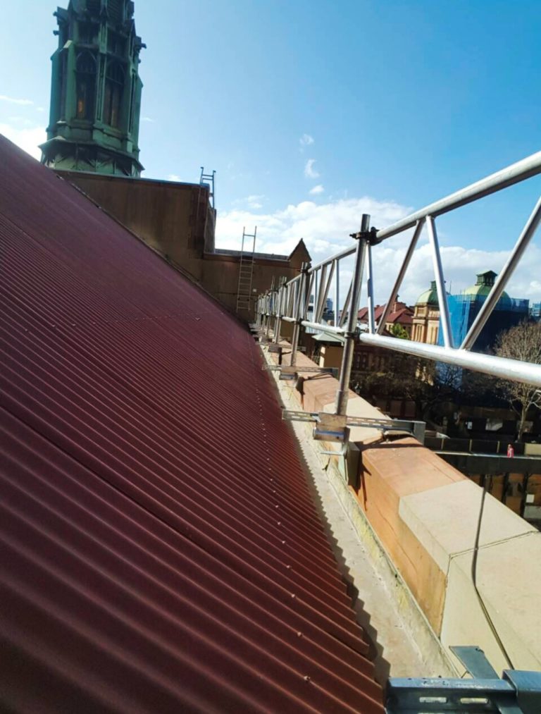 How to Choose the Right Roof Edge Protection SafeSmart